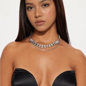 Glamorous Silver Choker Necklace with Crystals